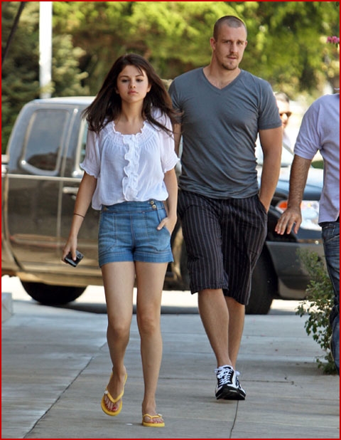 selena gomez out and about. SELENA GOMEZ#39;S SUNDAY STROLL