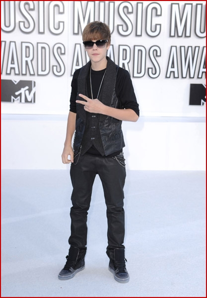 bieber puberty. Justin Bieber showed off his